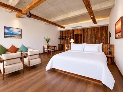 Deluxe-Queen-Studio — Nexus House Retreat Xuan Thuy - Near Thao Dien Metro & Landmark 81